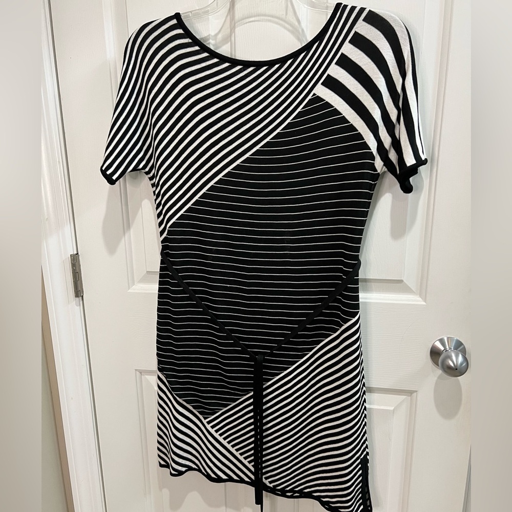 St John’s Sport black and white asymmetrical stripe sheath knit dress size M